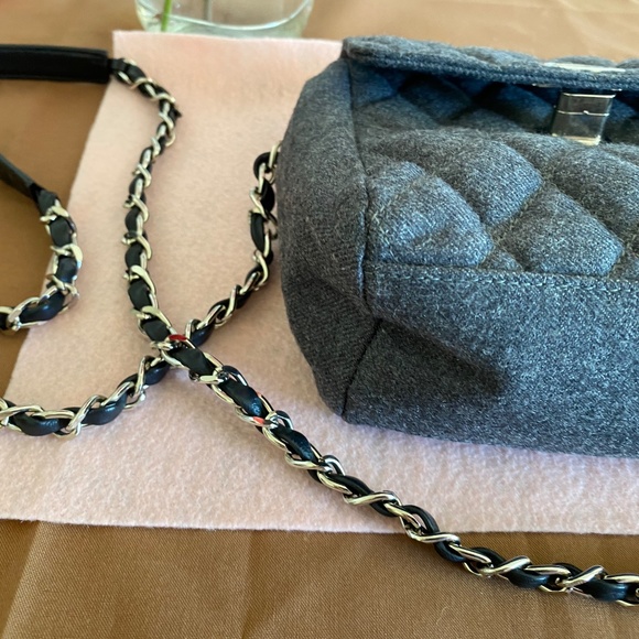 NEIMAN MARCUS VINTAGE GRAY QUILTED SHOULDER OR CR0SSBODY BAG - Picture 7 of 8